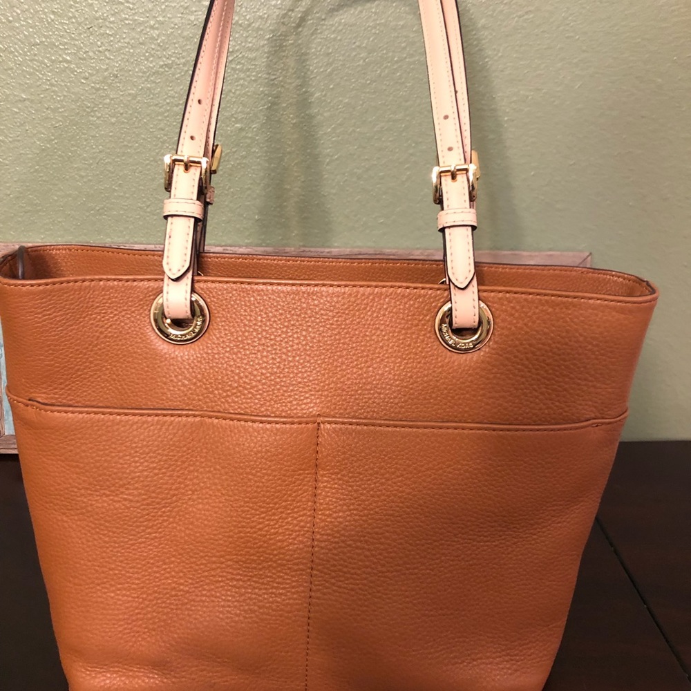 Michael Kors Bedford Pocket Tote.